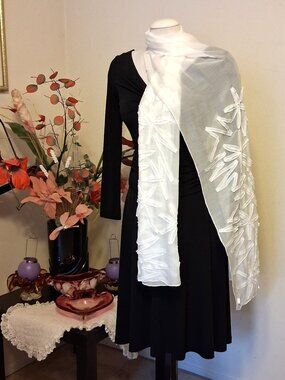 NWOT Stills Vintage 52% Silk Classic Luxury White Scarf Unique Design VTG Scarfs